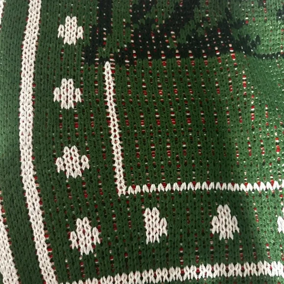 FARM Rio Green and Red Cozy Blanket - Picture 4 of 9